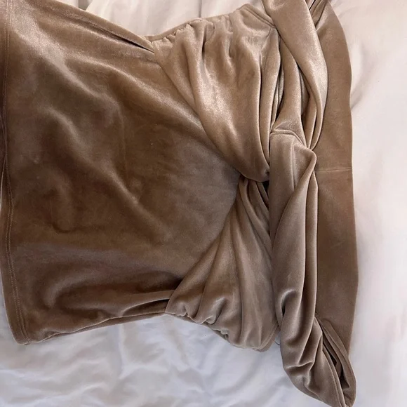 Reformation Velvet Over the Shoulder Blouse - Picture 3 of 3